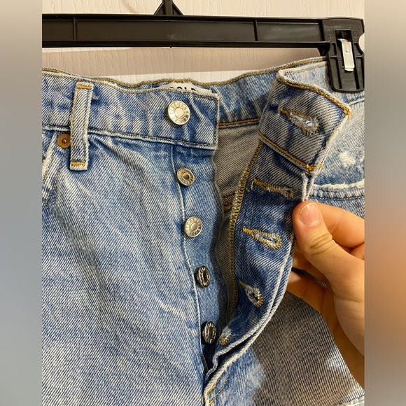 Aritzia Agolde Parker Vintage Cut-Off Distressed Rip Jean Denim Shorts Size 27 - Picture 9 of 16